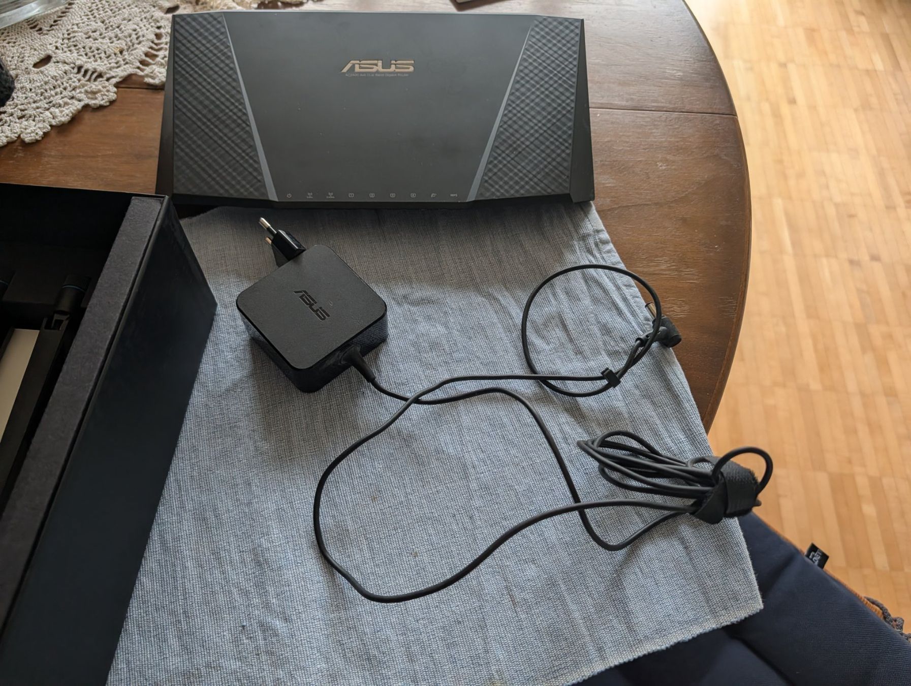 Asus Modem & Router: Asus RT-AC87U router – Usato da Zürich venduto da zuz_9qry 3