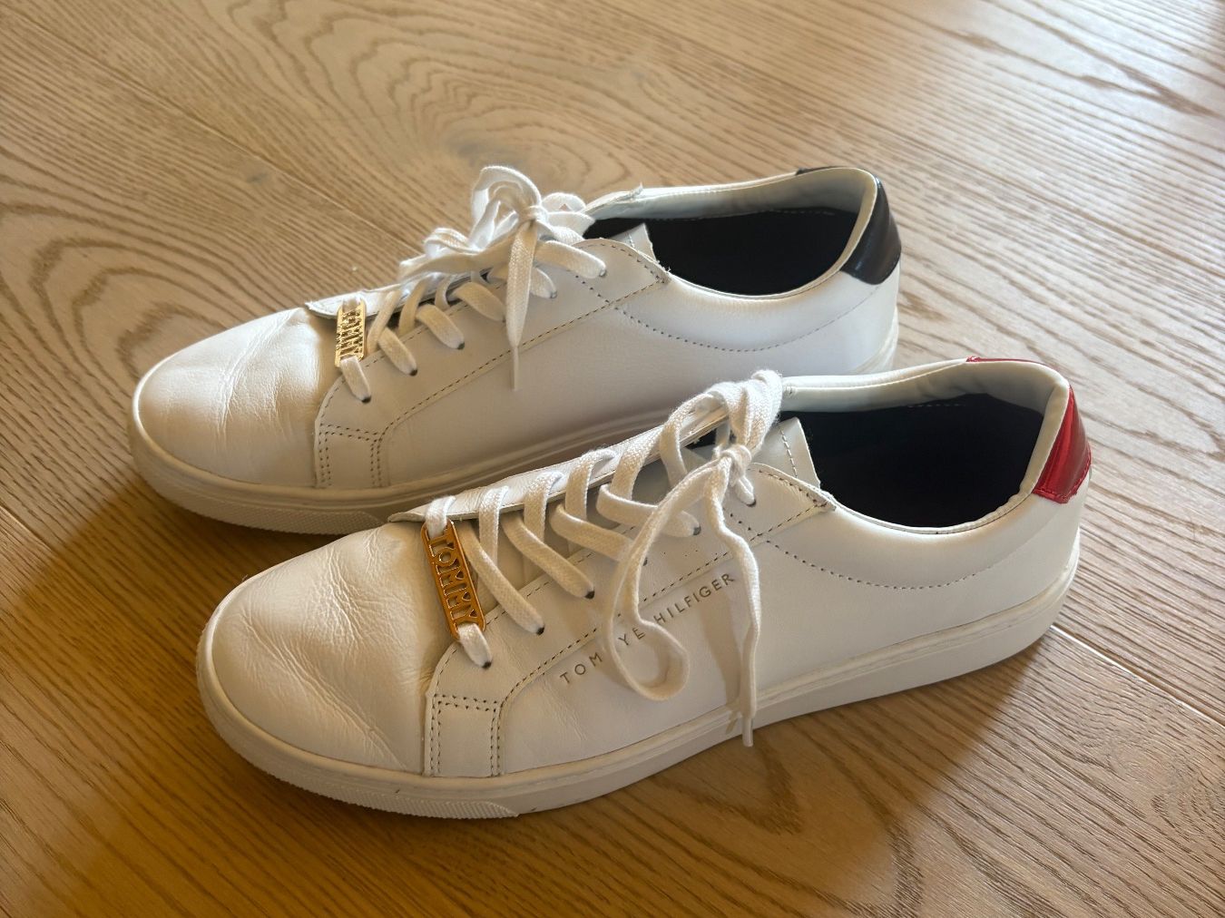 Tommy Hilfiger Chaussures femmes: Tommy Hilfiger Sneaker weiss – D'occasion à Langnau am Albis par mha_2mts 1
