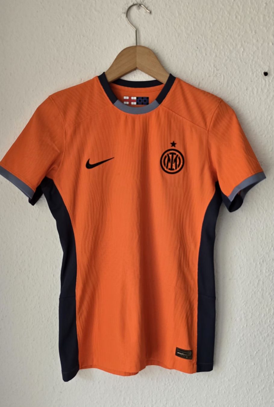 Football Club Internazionale Milano Canottiere & Pantaloni: Maillot Inter Milan 23/24 Taille S player issue.  – Usato da Genève venduto da MariaS2 1