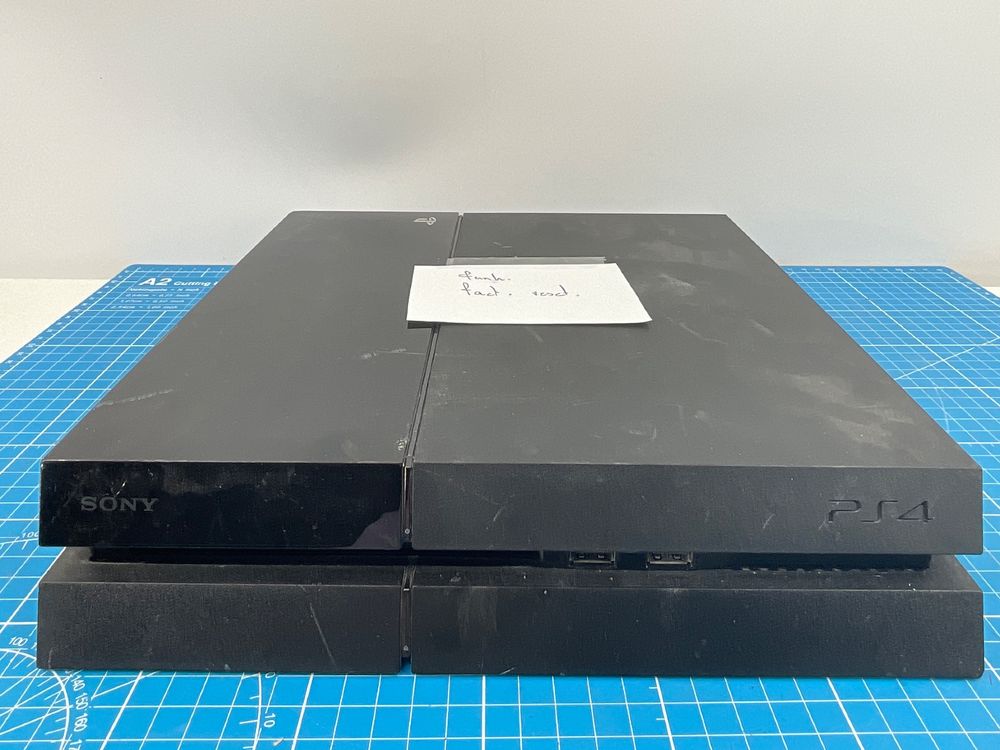 Sony PS4 in Schwarz funktioniert noch factory reset Kaufen auf Ricardo