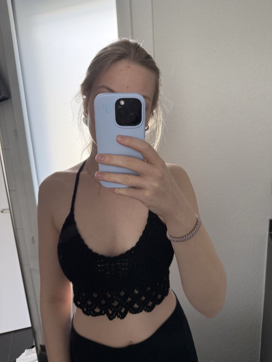 Tops: Gehäkeltes Top, schwarz, neuwertig, Sommer Hit! – Gebraucht aus Unterägeri von ann_x8pf