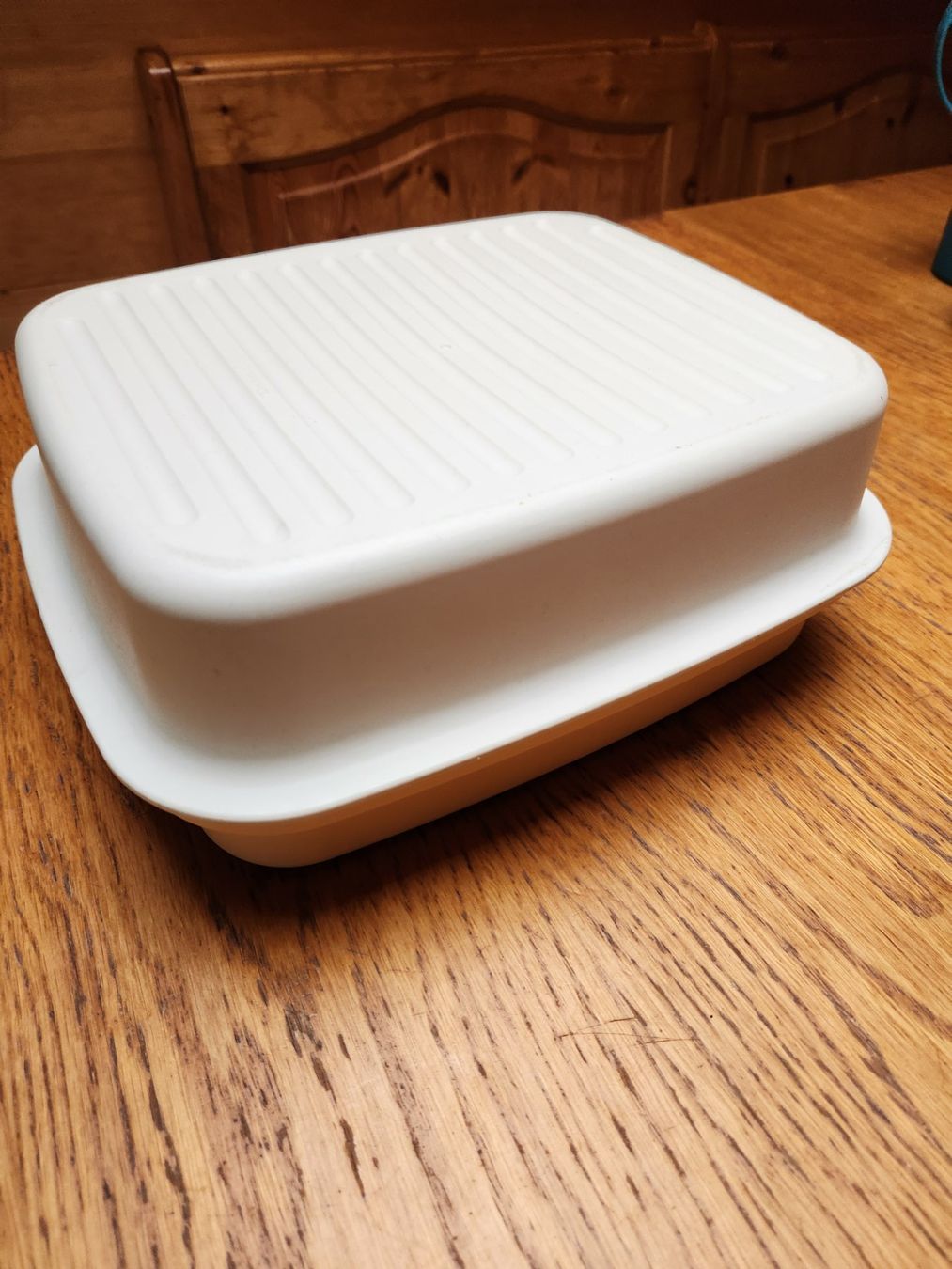 Tupperware Contenitori & Simili: grosser Behälter von Tupperware für Käse Brot oder Gemüse – Usato da Gstaad venduto da Meiel2020 1