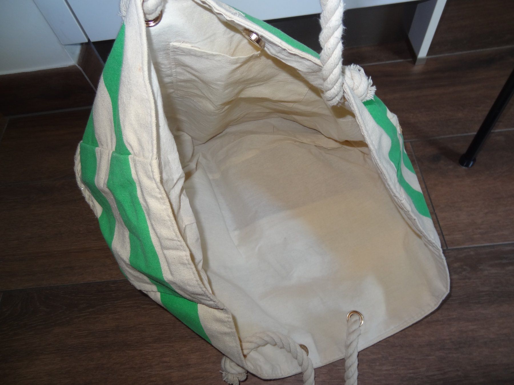 Calzedonia Sacs femmes: Sac de plage Calzedonia rayé vert blanc – D'occasion à Satigny par salvatore73 6