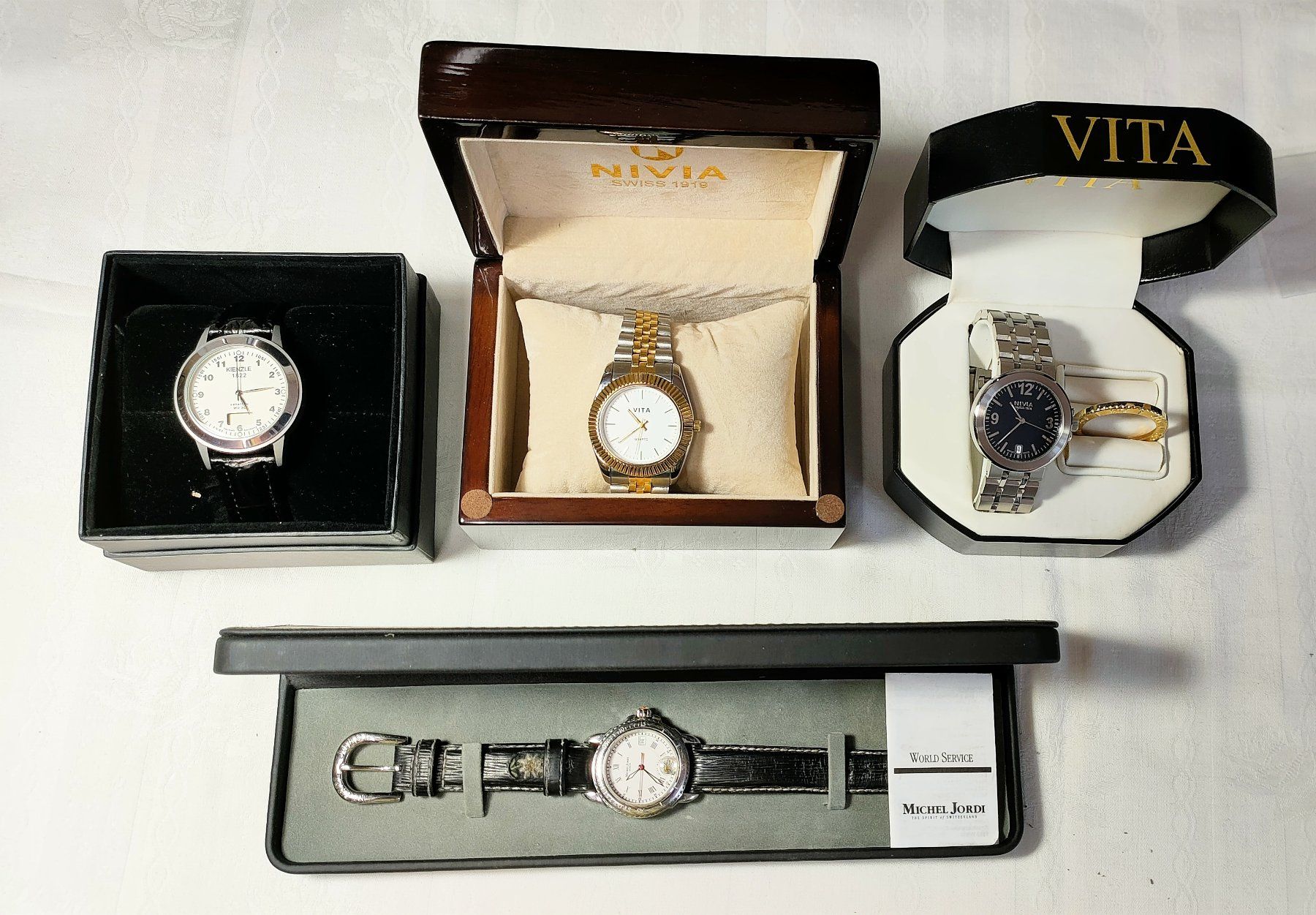 Orologi: Armbanduhren x4 - unisex – Usato da Unterseen venduto da volpissimo 3