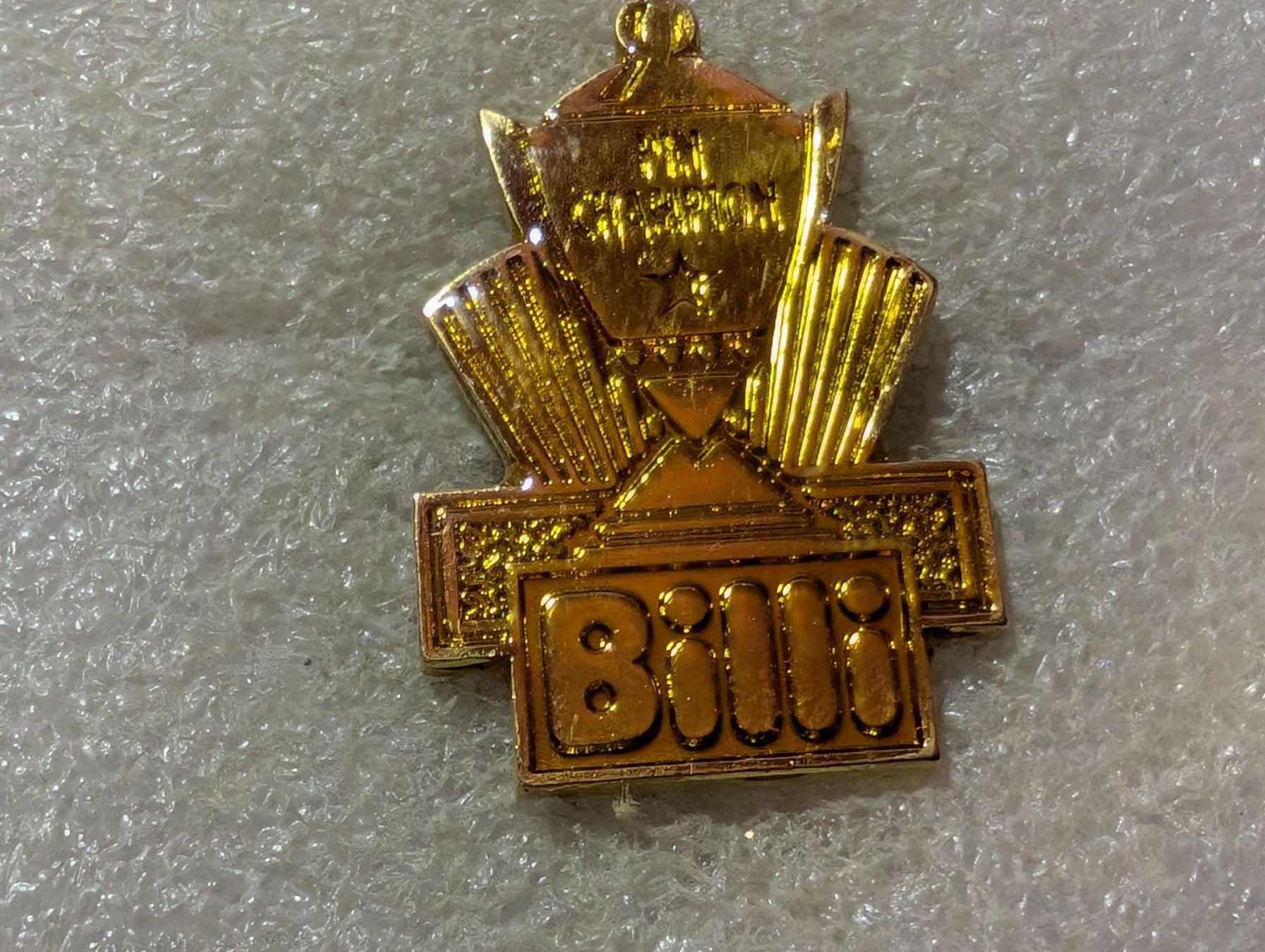 Plaketten & Abzeichen: Ansteckpin 171: Billi – Gebraucht aus Oppligen von Pin-Fall-Shop