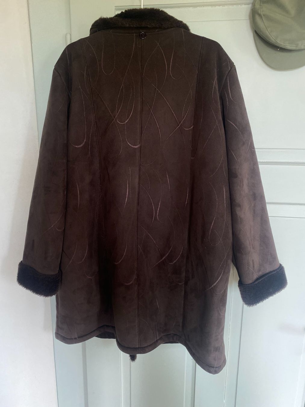 Cappotti: Brauner Wildleder Wintermantel Gr. M/L – Usato da Zürich venduto da fridadfriz 1