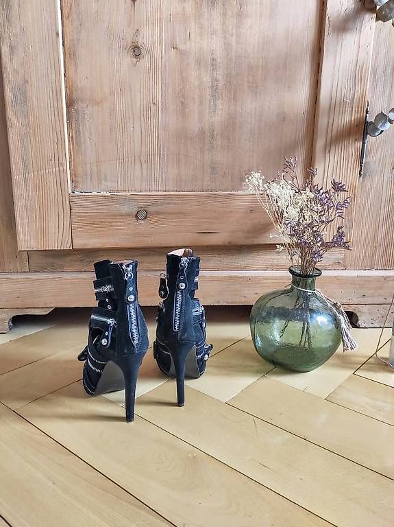 Scarpe da donna: High Heels schwarz mit Reissverschluss Gr. 38 – Usato da Luzern venduto da birnli 2