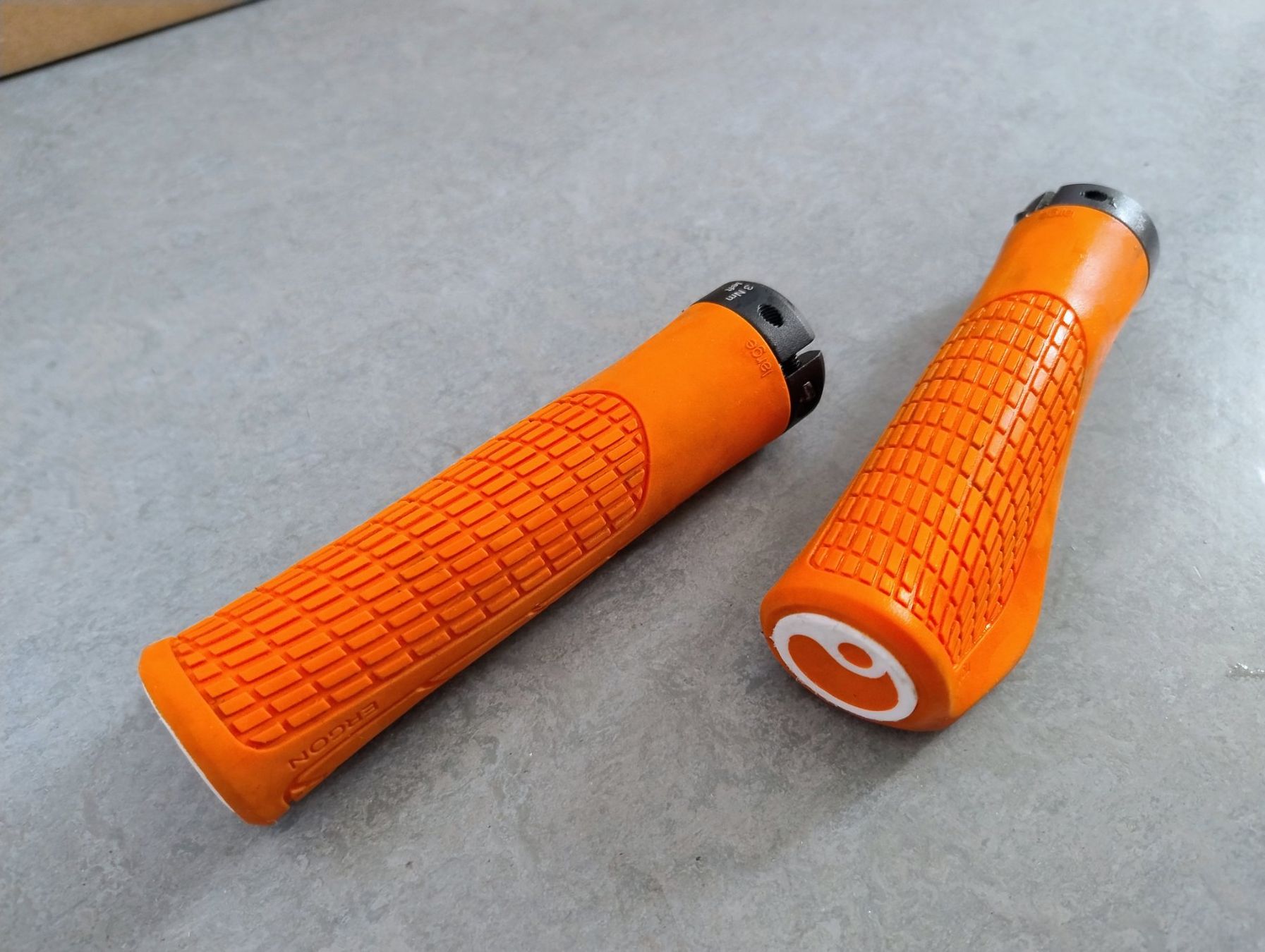Ergon Pezzi di ricambio: Ergon GA3 Large Lenkergriffe - juicy orange -  Large – Usato da Beckenried venduto da SCHEMA79 2