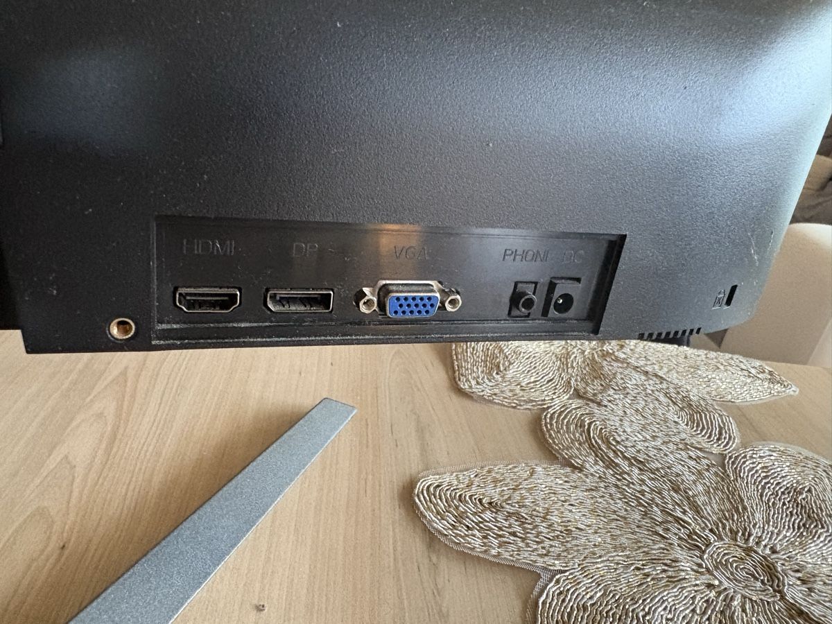 Peaq Monitore: Écran PC 24 pouces Full HD PEAQ – Gebraucht aus Moutier von cos_t72f 1