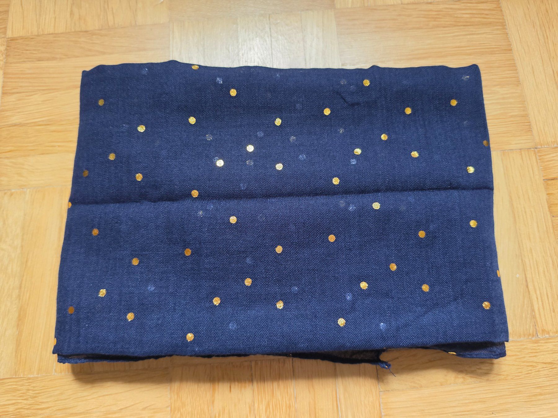 Foulard & Sciarpe: festlicher Schal (neu) – Nuovo e nell'imballaggio originale da Stäfa venduto da flamingo_17
