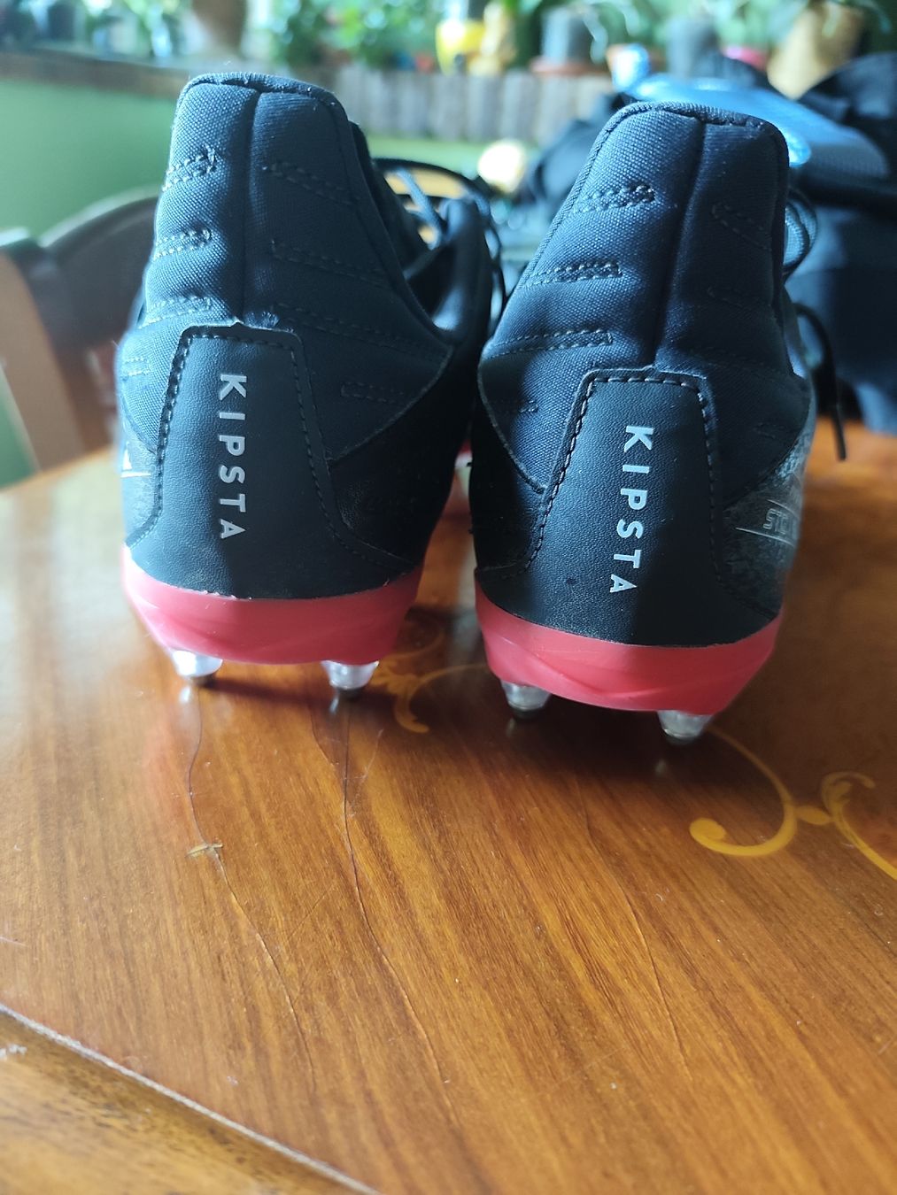 Scarpe da uomo: Due paia di scarpe uomo calcetto e/o rugby con caschetto – Usato da Grono venduto da sab_f6hs 5