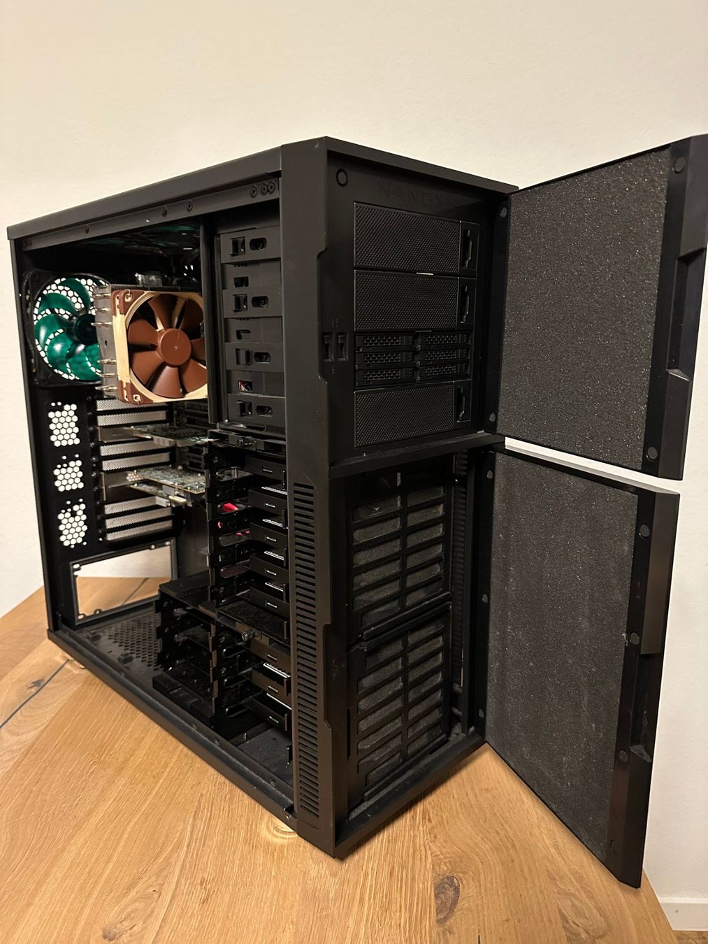 Server mit 8x 3.84TB SAS, 6x 1.92TB SATA SSD & 512GB ECC RAM (Gebraucht ...