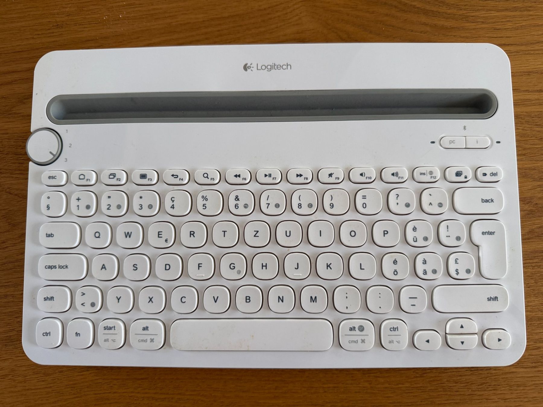 Logitech Claviers: Clavier Logitech bluetooth pour iPad – D'occasion à Founex par MaevaMatahi