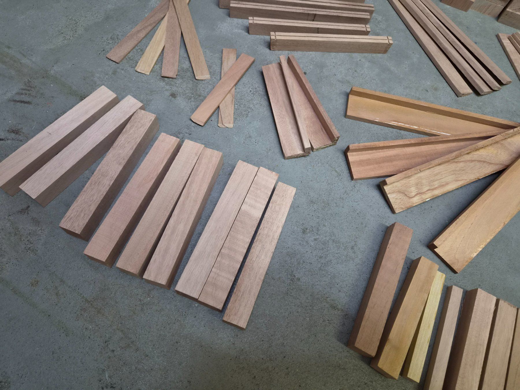 Articoli in legno: Zedern Holz Klötze / Holzreste – Usato da Wetzikon ZH venduto da Tothart 4