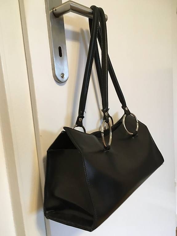 Taschen für Damen: Lederhandtasche schwarz, Handtasche echt Leder – Gebraucht aus Oberterzen von fla_2f9q 1