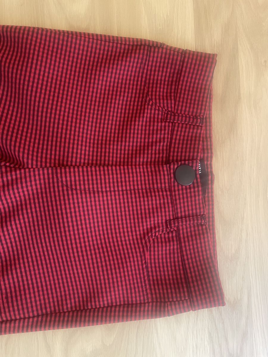 Zara Pantaloni: Rot/Schwarz karierte Hose von Zara – Usato da Zürich venduto da pgr_9pzn 2