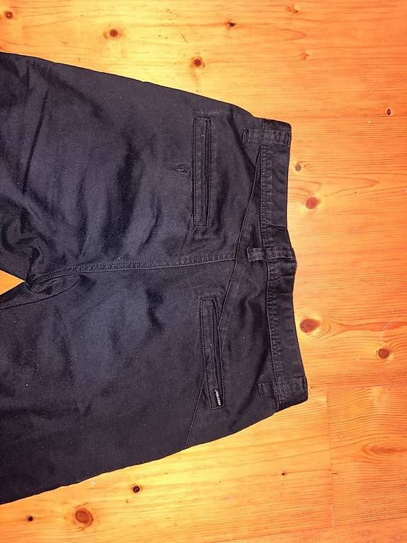 Pantaloni: Chino Hose Volcom Gr. 30 Schwarz – Usato da Kandergrund venduto da FlorianHari 2