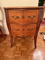 Commode Louis XV plaquage bois marqueterie bronze et bois...