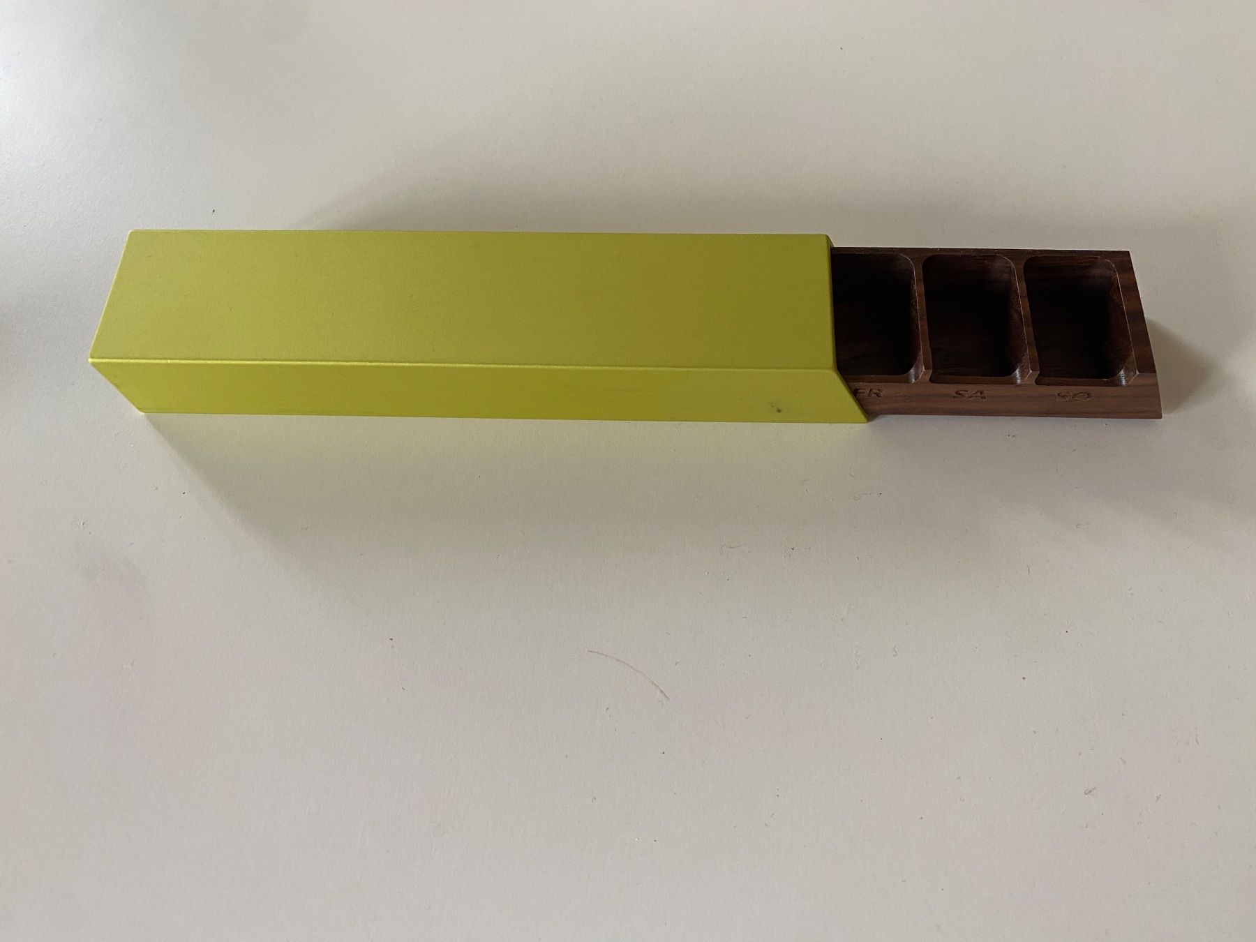 Contenitori & Simili: Pillendose von Monolith - Holz – Usato da Basel venduto da NormaJean01