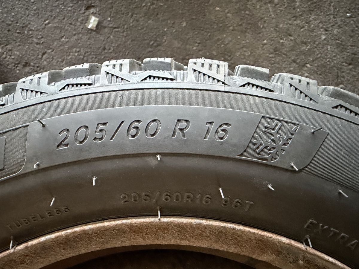 Pneumatici & Ruote complete: Spikes Reifen satz – Usato da Hasle LU venduto da flavio79 2