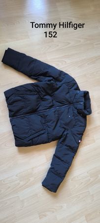 Veste Tommy Hilfiger noire  152 en bon état sans capuchon