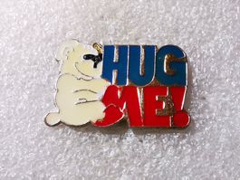 Ansteckpin 55: Hug Me