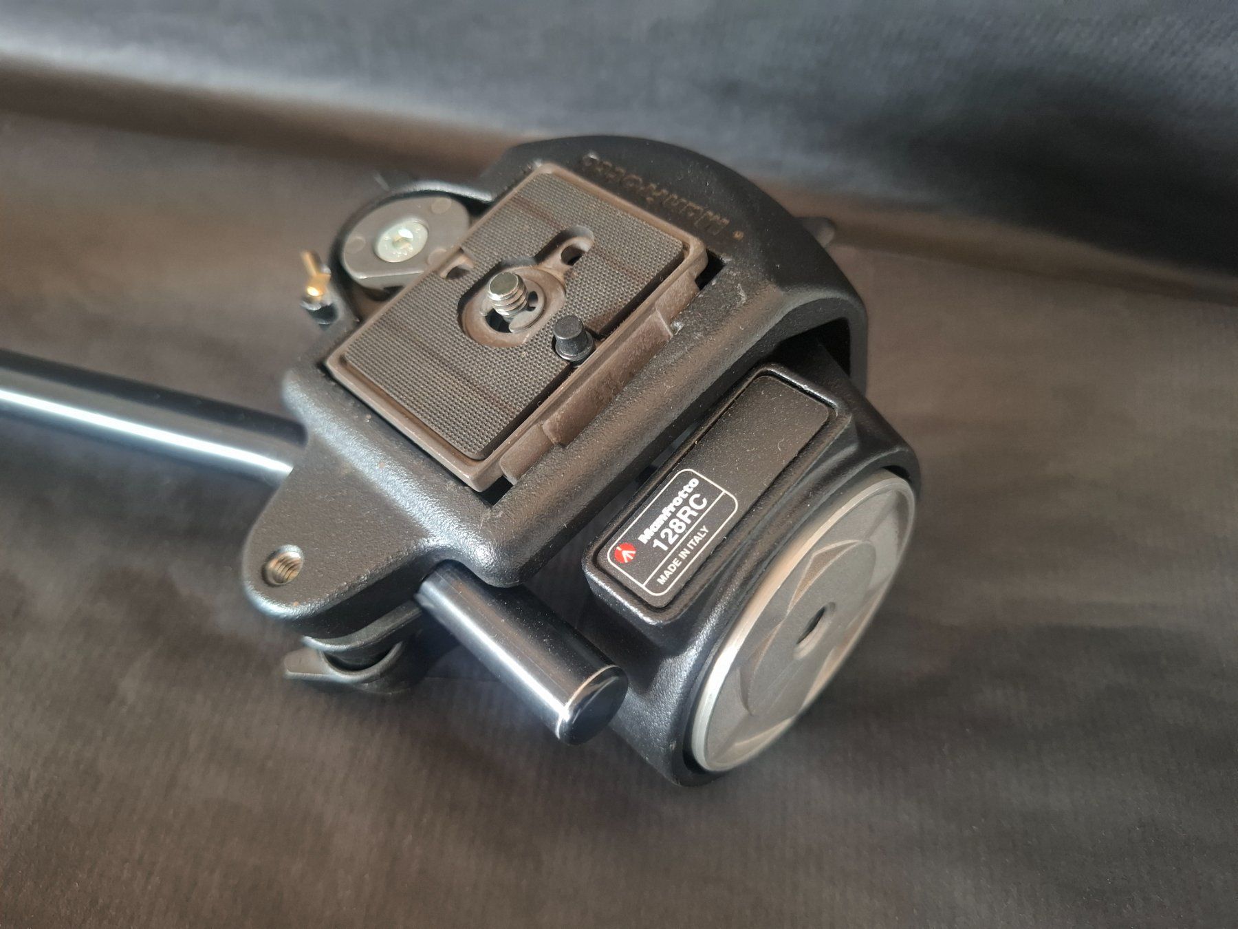 Sony Fotocamera: Manfrotto 128RC Micro Fluid VideoNeiger Schnellwechselplatte – Usato da Genève venduto da justnotsocommon 1