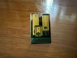 Anstecknadel Domotec Logo Metall gebraucht guter Zustand