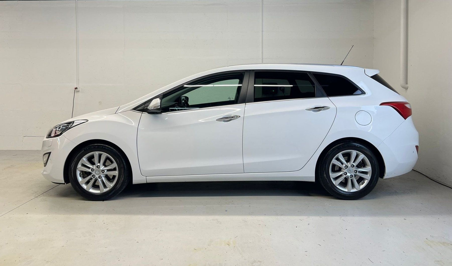 Hyundai Automobili: Hyundai i30 Wagon 1.6 GDI – Usato da Chéserex venduto da DanielDeAlmeida 2