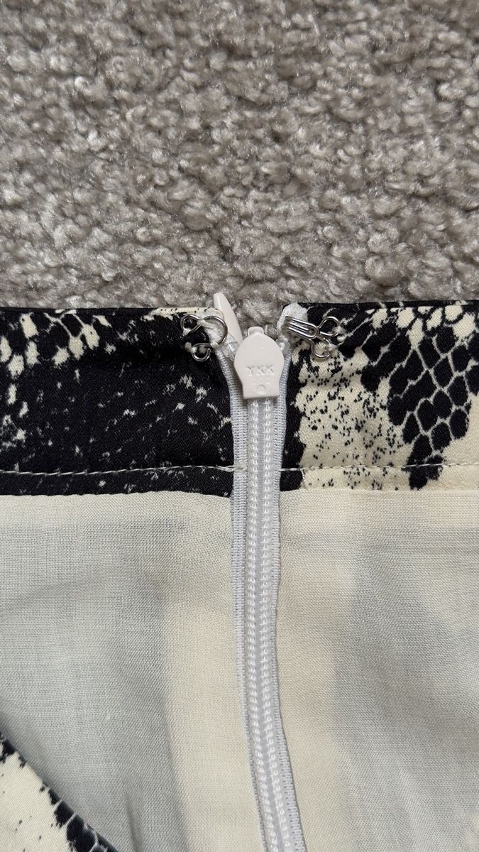 Essentiel Antwerp Gonne: Jupe midi Essentiel Antwerp Python / Midirock 40/L – Usato da Vuippens venduto da Anna_as 7