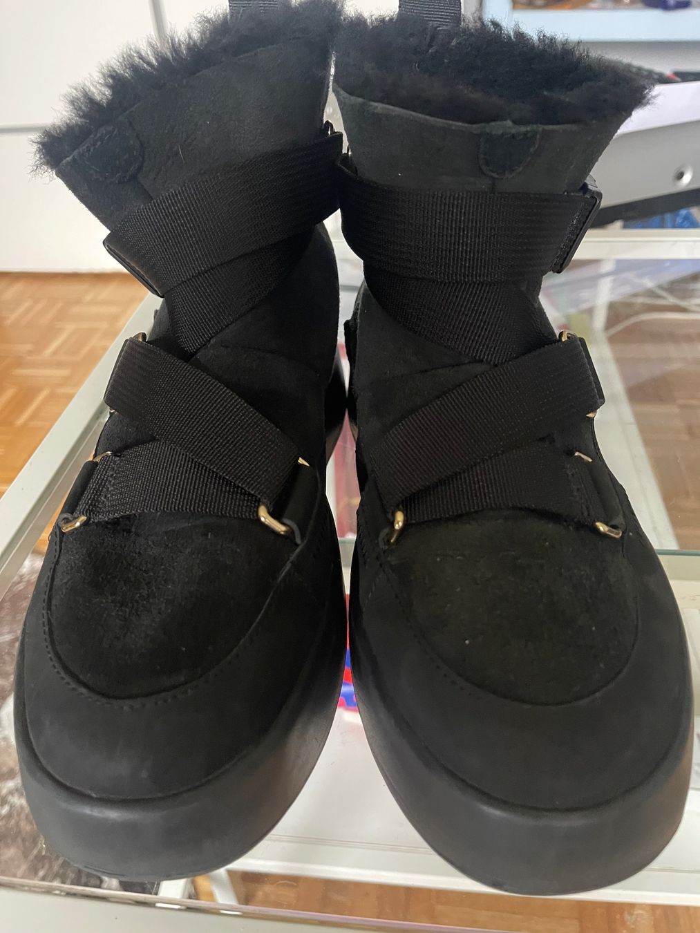Ugg Damenschuhe: UGG – Gebraucht aus Hinterkappelen von simona67