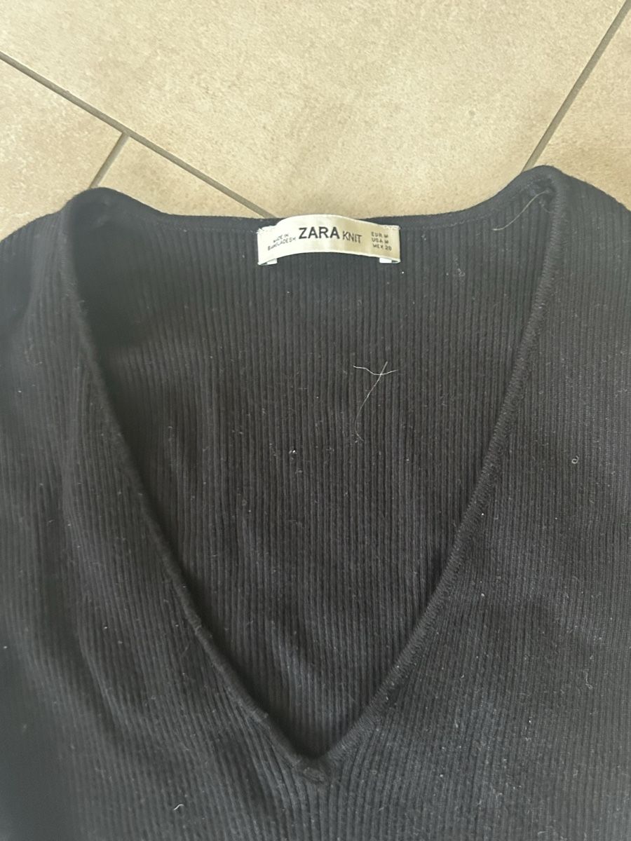Zara Tops: Schwarzes Top mit V-Ausschnitt  – Neu (gemäss Beschreibung) aus Maisprach von _aliciarebecca_ 2