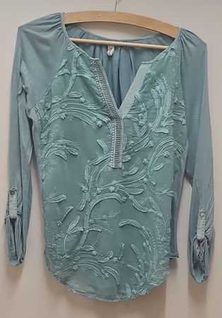 Damen Bluse hellblau bestickt lange Arme gebraucht