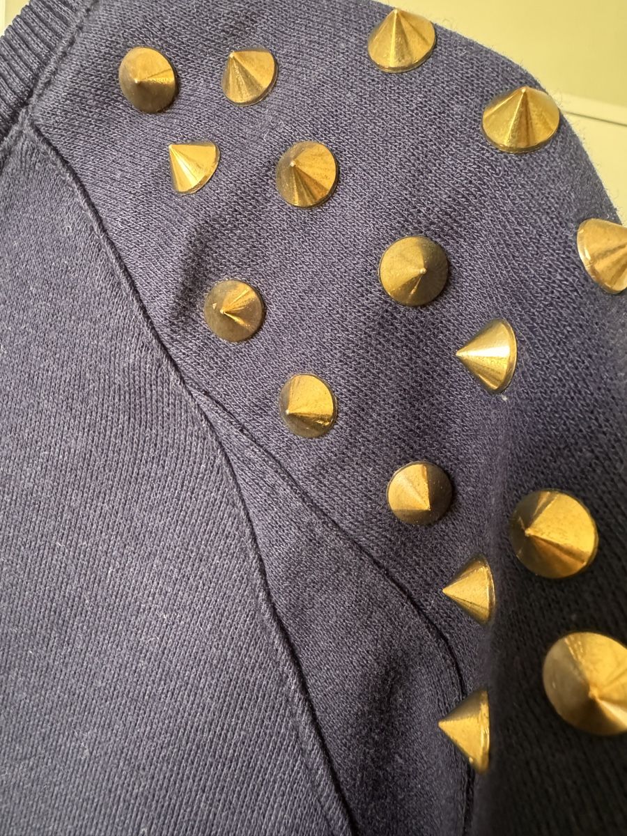 Maglioni & Felpe: Pullover mit Kegelnieten blau Frauen – Usato da Richterswil venduto da Manu55555 1