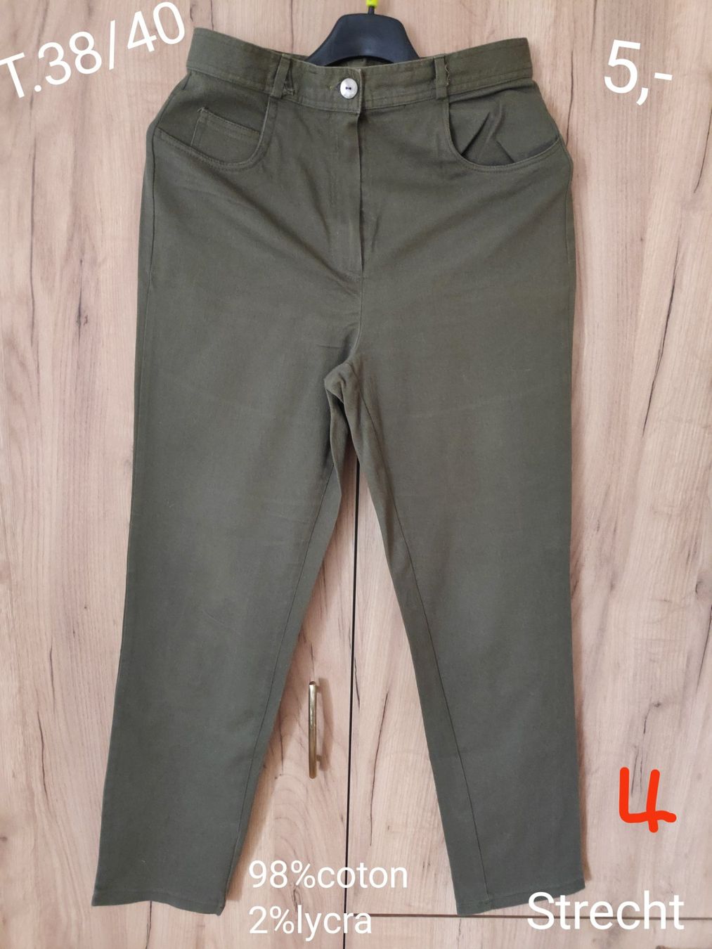 Pantaloni: Pantalons pour femme – Usato da Couvet venduto da fat_kyl7 2