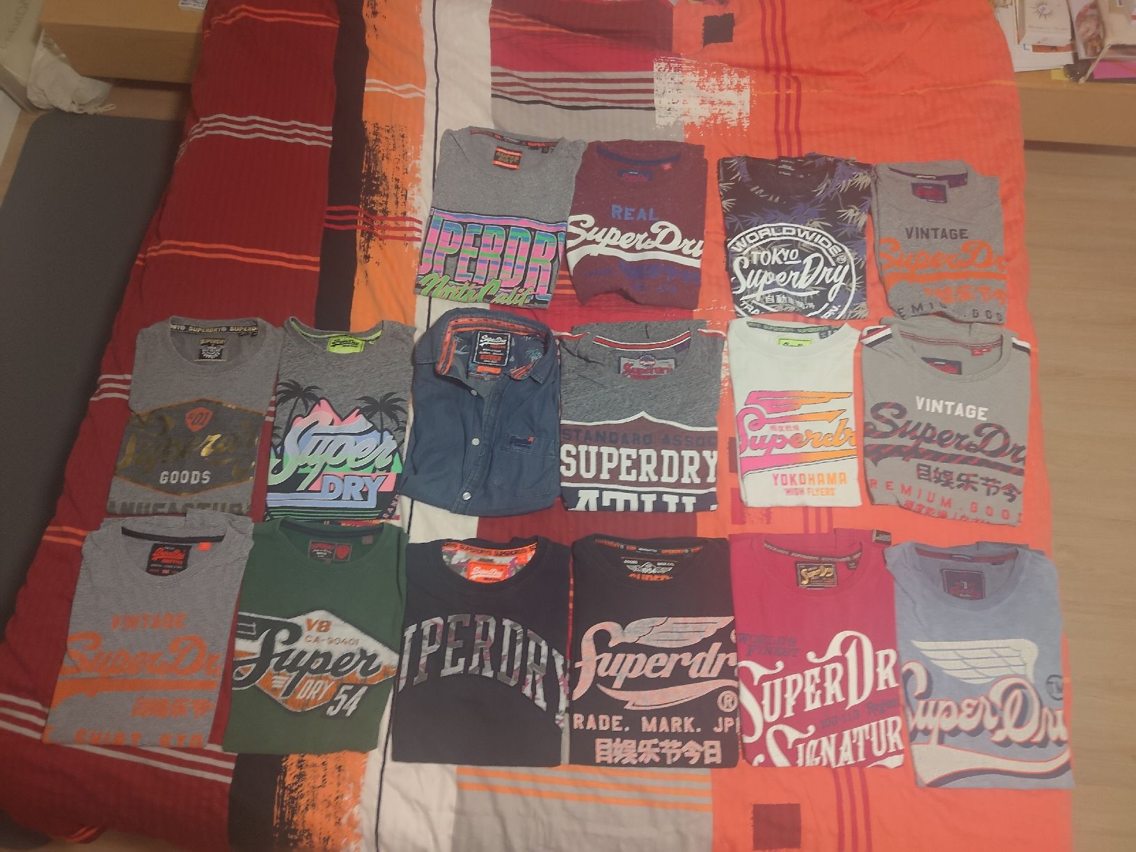 Superdry T-shirt: Lot T-Shirt Superdry taille S – Usato da Chavannes-de-Bogis venduto da Skyhawk3