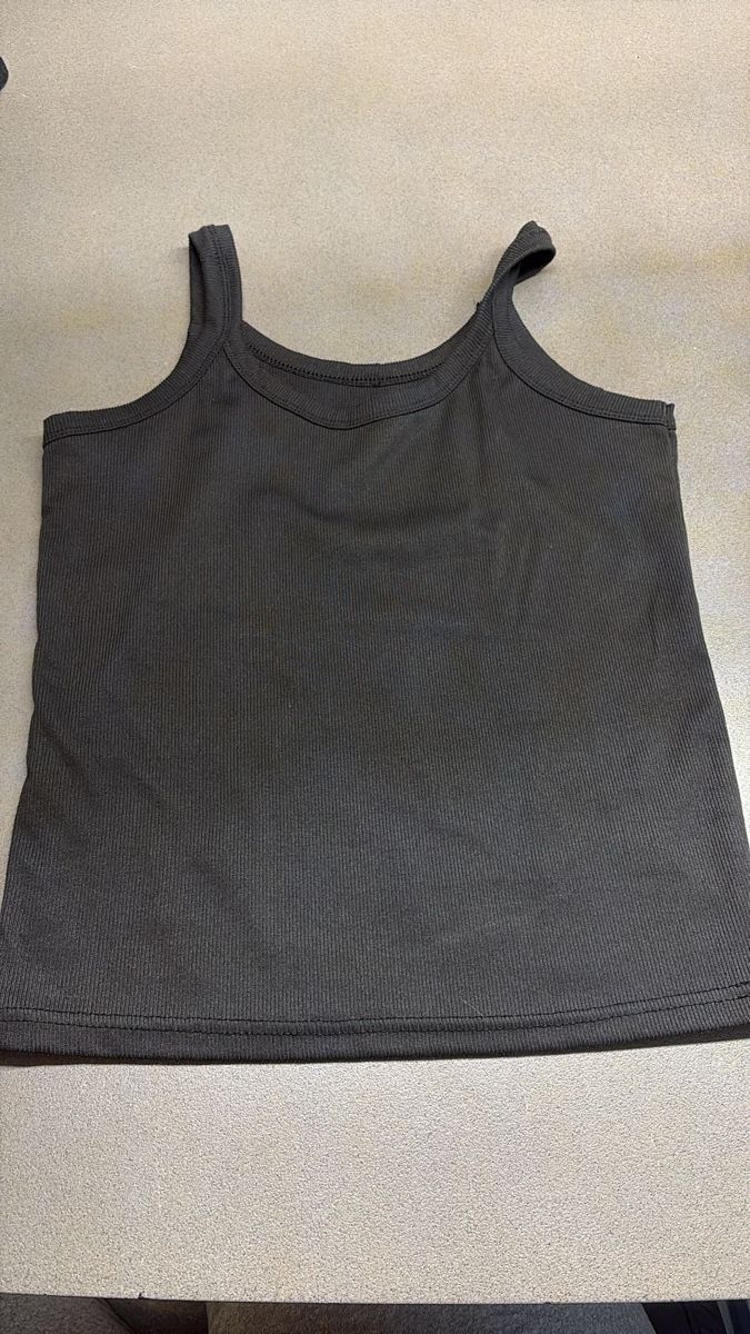 Top: Schwarzes Tanktop – Usato da Bonaduz venduto da cfm_5s5j
