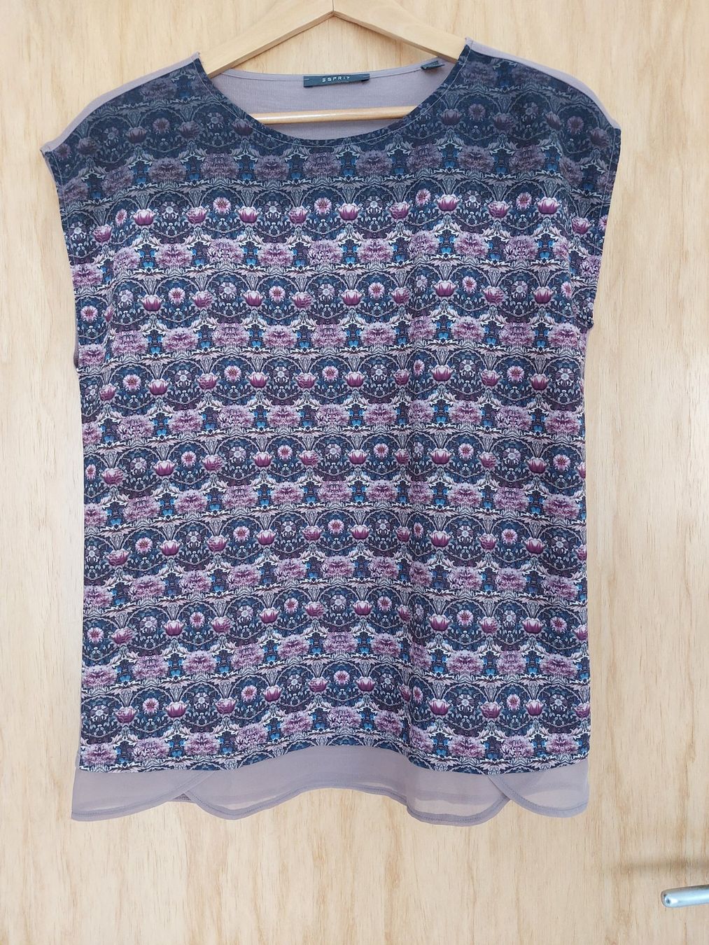 Esprit T-Shirts: Esprit T'Shirt Gr.  M – Gebraucht aus Schmitten FR von ReniStern