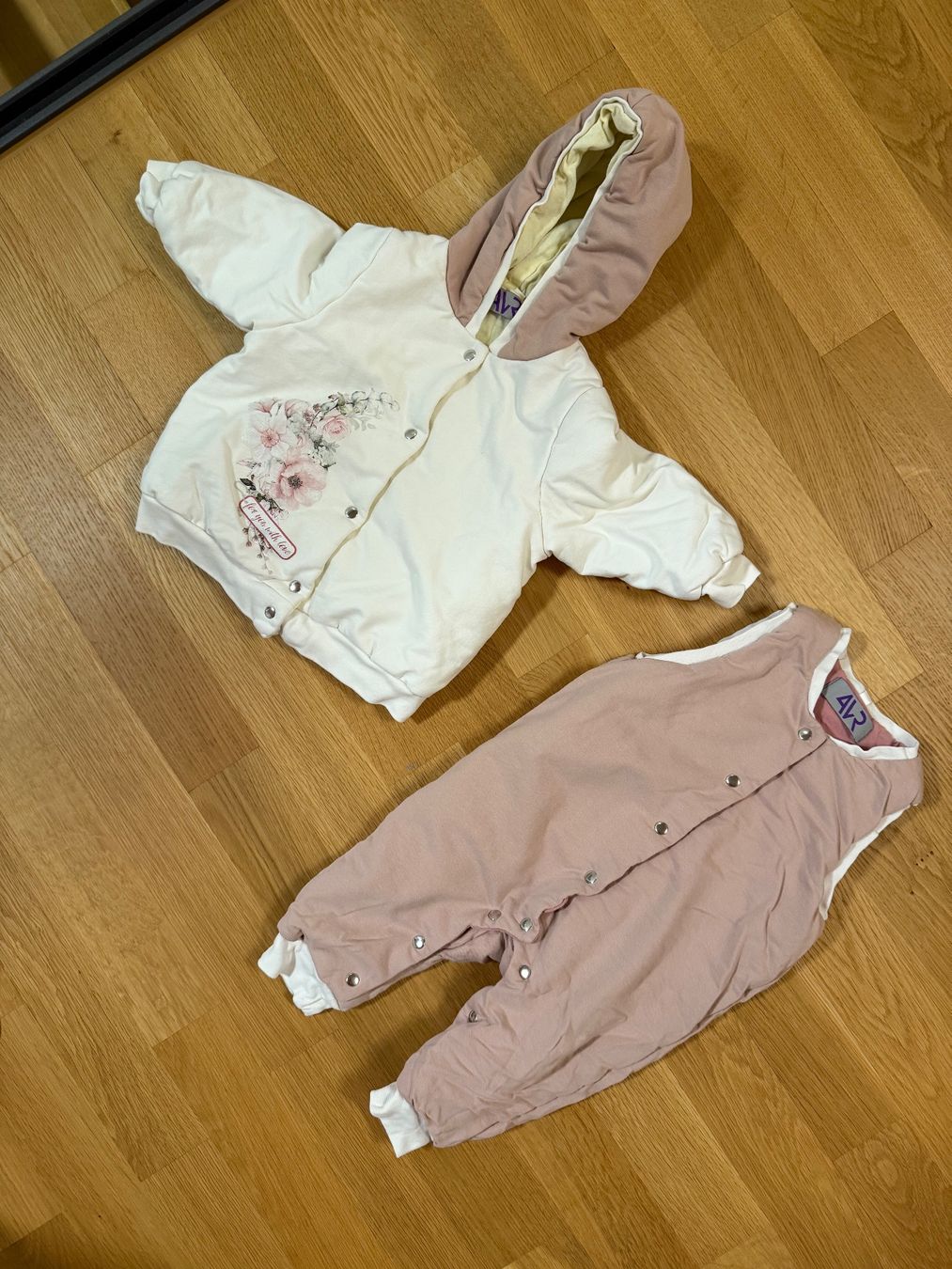 Lotti & Set di vestiti: Baby Jacke & Overall, Grösse 92 – Usato da Bertschikon venduto da montanna4ch
