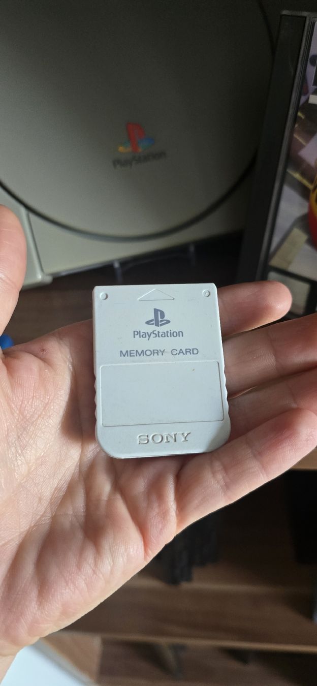 Sony Consoles: Sony PlayStation 1 mit Controller und Memory Card – D'occasion à Egerkingen par bea_rxm7 1