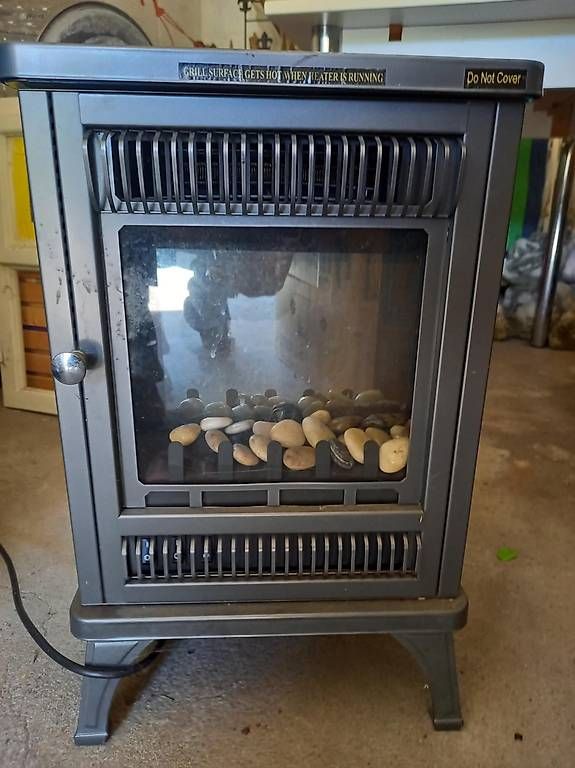 Radiatori: Elektrischer Kaminofen mit Feuer Imitation – Usato da Pfungen venduto da hexenkutsche