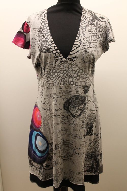 Robe Desigual Taille XL/42 - Noir, Style évasé - Manches Courtes - En Polyester/elasthanne - Occasion Très Bon état