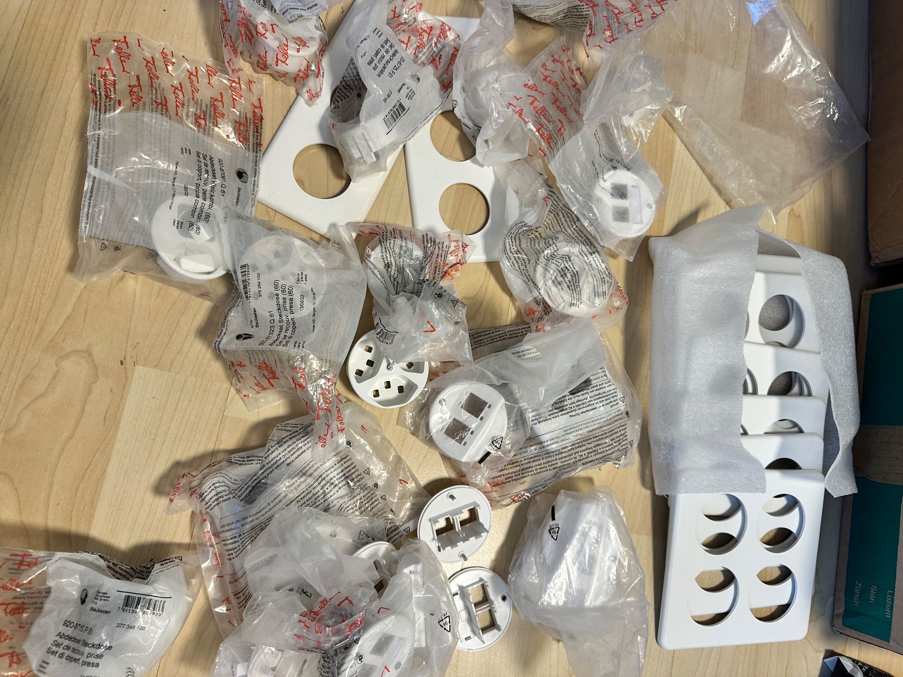 Feller Stecker: Feller Edizio Standard Abdeckungen – Neu (gemäss Beschreibung) aus niederhasli von rami016