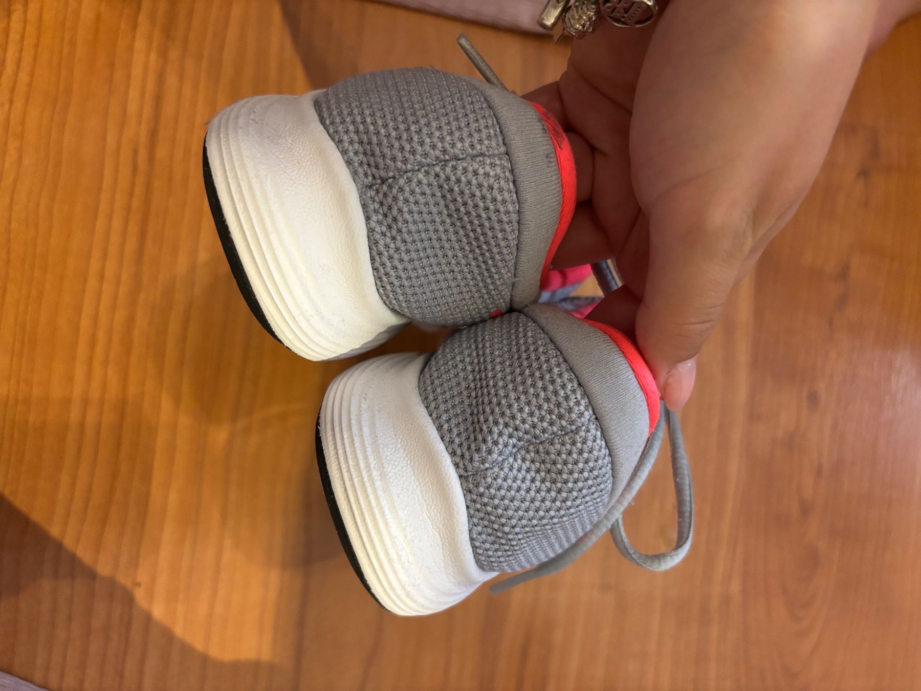 Nike Chaussures femmes: Nike Sneaker Grau & Rosa – D'occasion à Minusio par giiaadaaa 2