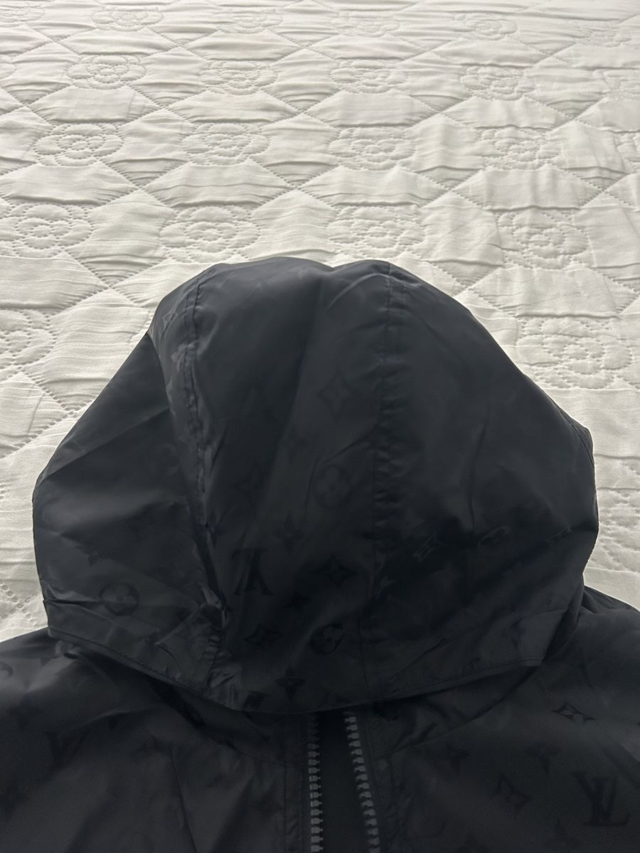 Louis Vuitton Giacche: Louis Vuitton LV Monogram Reversible Navy Windbreaker – Nuovo (secondo la descrizione) da Winterthur venduto da yan_yfz7 2