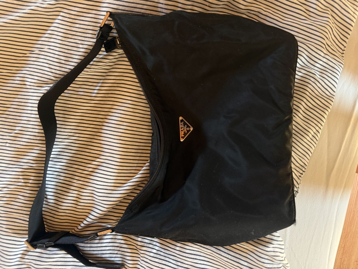 Prada Sacs femmes: Prada Nylon Black Shoulder Bag – D'occasion à Schwerzenbach par Cscollazo 2