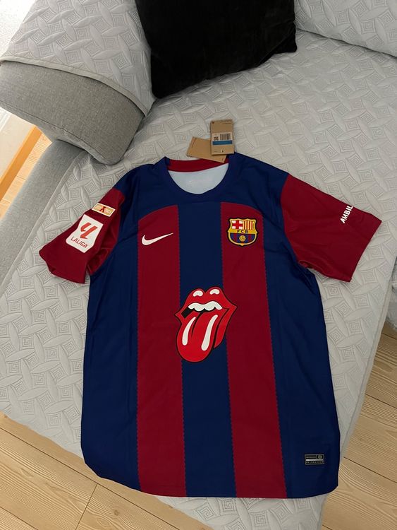 T-shirt FC Barcelone X Rolling Stones édition Limitée – Neuf Avec Cadeaux