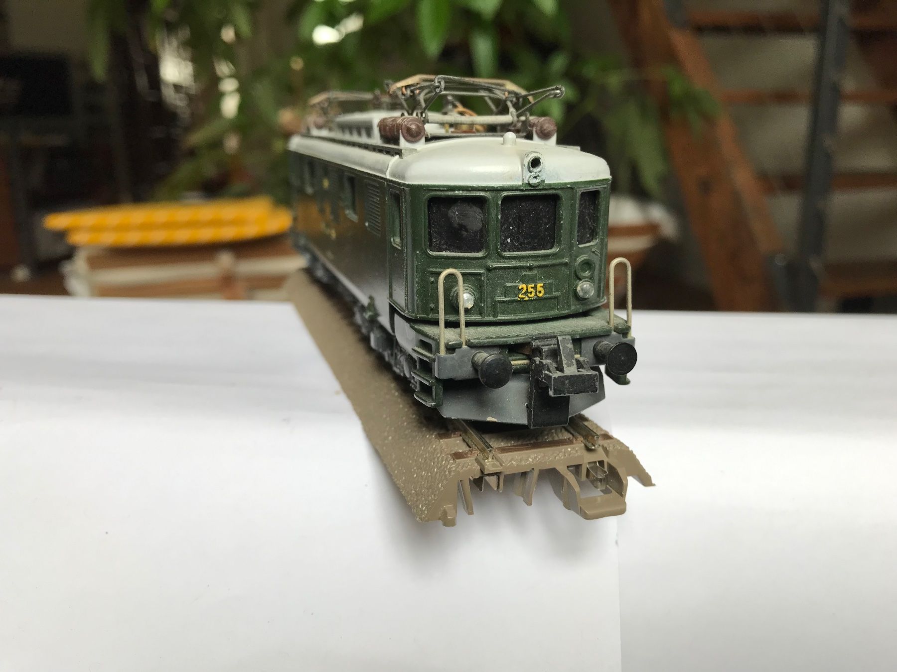 Trix Modellini di ferrovie: trix express Ae 4/4 der BLS dunkelgrün – Usato da liestal venduto da makai05 3