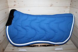 Blaues Sattelpad von EQUITHEME Innen Fleece 55 cm Länge FULL