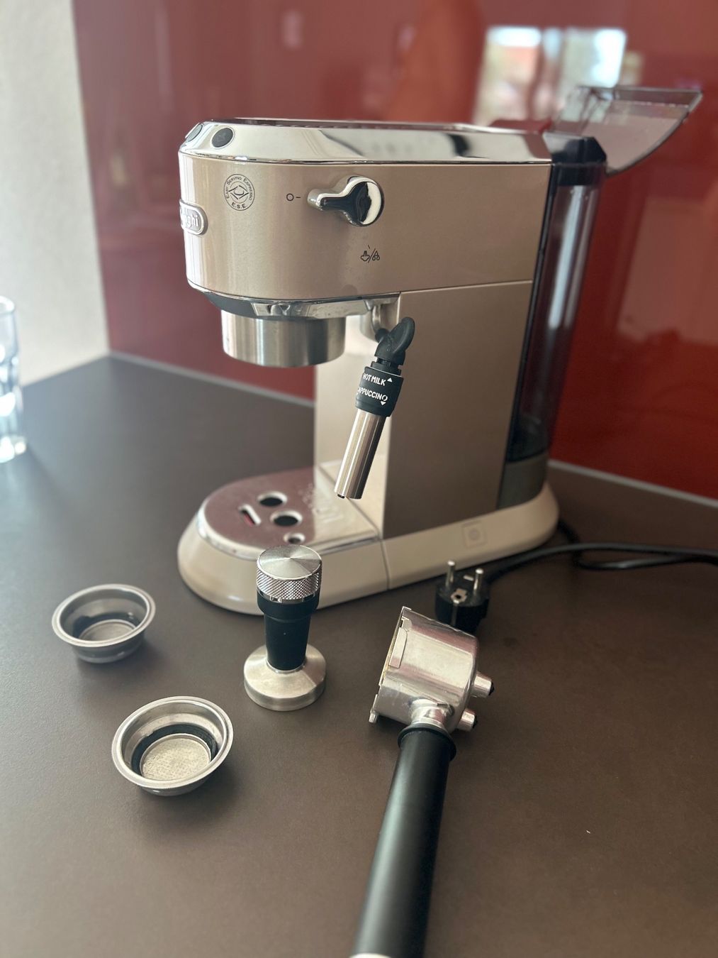 De'Longhi Macchine per caffè & Macchine per espresso: Siebträgermaschine Dedica Style EC 685.M – Usato da Zürich venduto da HelenaS. 1